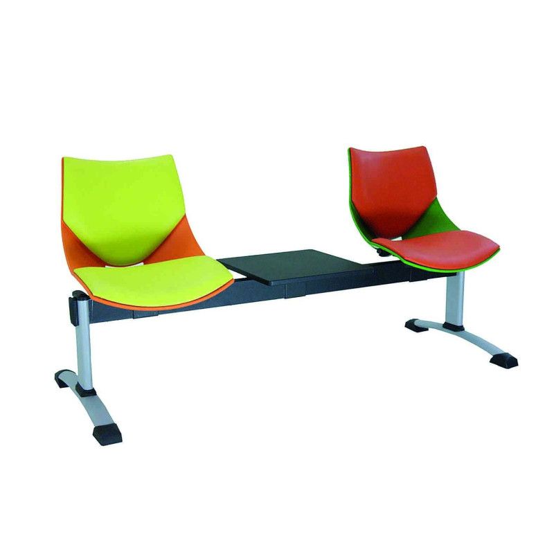 Bancadas de espera modernas con mesa