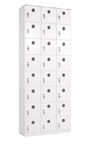 Casillero de PVC con 24 puertas en 3 columnas de 8 puertas cada una.