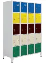 Comprar casilleros metálicos de 20 puertas para guardar enseres personales, comida y libros.