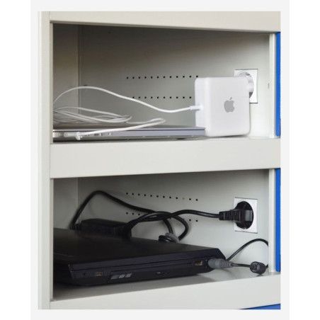 Taquillas con enchufe schucko de pared para dispositivos y ordenadores en colegios