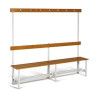 Banco simple de madera y metal con perchero incluido en la estructura